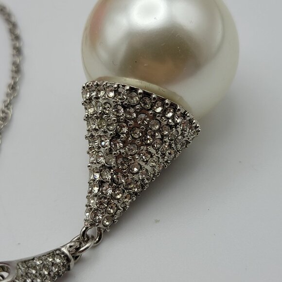 Charming Charlie Clear Crystal White Faux Pearl Statement Pendant Necklace 34" - Picture 5 of 9